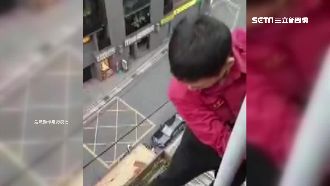 消防員救人僅綁細繩　安全問題引爭議