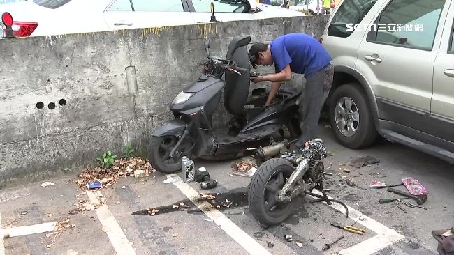 男佔停車場拆機車　零件四散滿地油漬