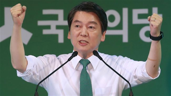 民調：安哲秀支持率逆轉　超越文在寅