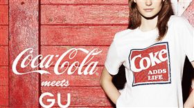 穿出沁涼爽快感！GU、可口可樂推聯名系列