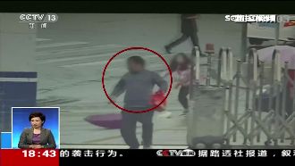 陸笨賊搶手機狂奔　真的一秒進派出所