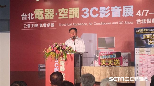 笑新加坡沒民主　柯反思台灣輸更多