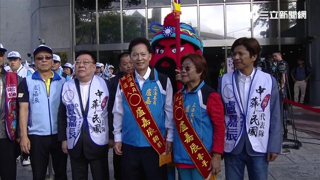 盧嘉辰交友複雜　篤信關公結識郭董