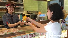 Mister Donut冰沙新品：鮮奶酪芒果冰沙,鮮奶酪草莓冰沙。（圖／Mister Donut提供）