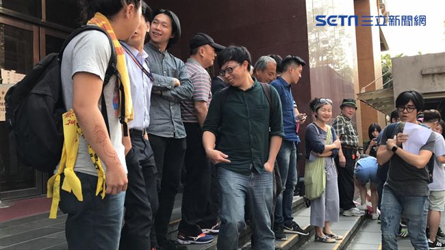 魏揚獲判無罪　聲援其他遭判有罪的人