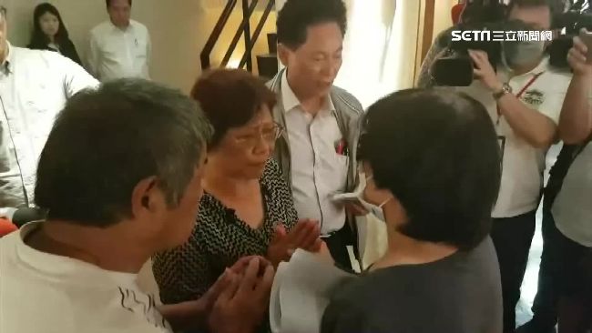 害死騎士　盧嘉辰偕妻上香遭痛罵說謊