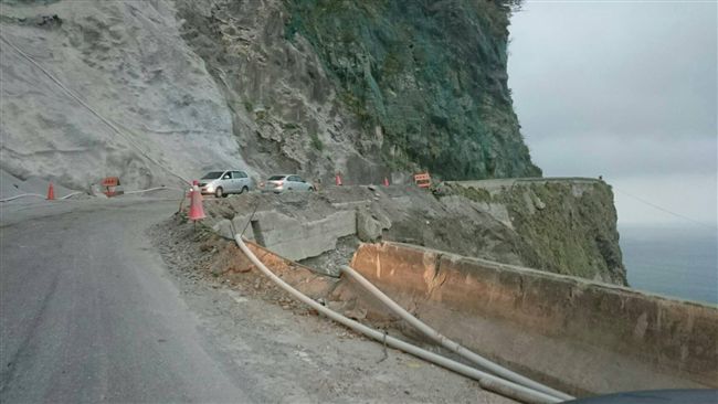 蘇花公路工人突摔15公尺　送醫搶救