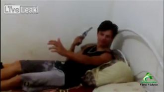 男子躺床玩俄羅斯輪盤　險自轟送命