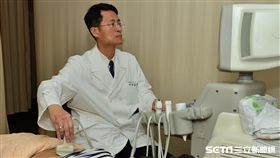 醫師許景盛提醒，降低肝硬化發生機率，C肝患者應定期檢測肝臟纖維化。（圖／台北慈濟醫院提供）