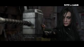 雷神索爾輸了！反派單手捏爆雷神鎚