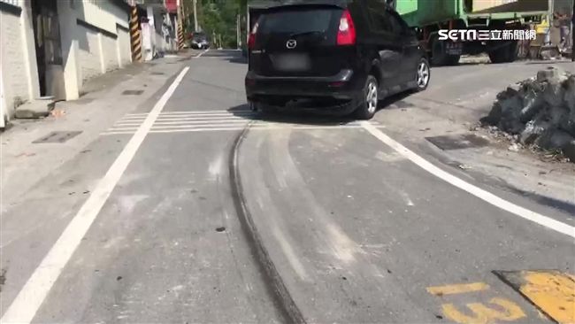 男子醉倒路邊慘遭轎車拖行　當場送命
