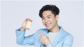 「雨神」封號名不虛傳　韋禮安自曝不正經：「我很三八啊」　圖／福茂提供