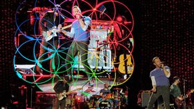 英國酷玩樂團（Coldplay）今晚在桃園高鐵站前廣場開唱
中央社