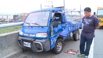 小貨車臨停路肩遭追撞　釀1死1重傷