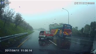 國道碰碰車！　大車直逼小車連環撞
