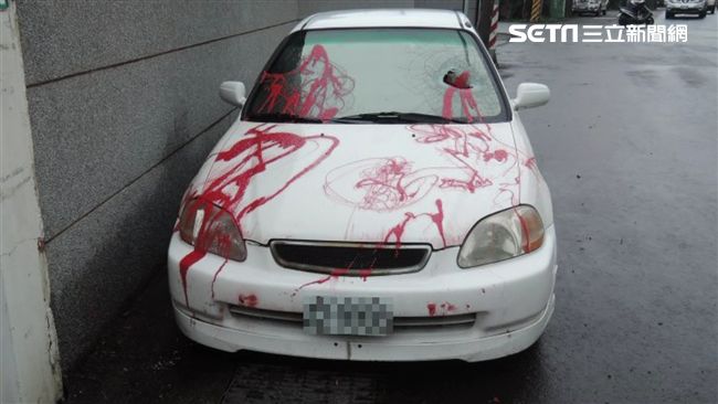 議員服務處遭潑紅漆　轎車遭殃還被砸