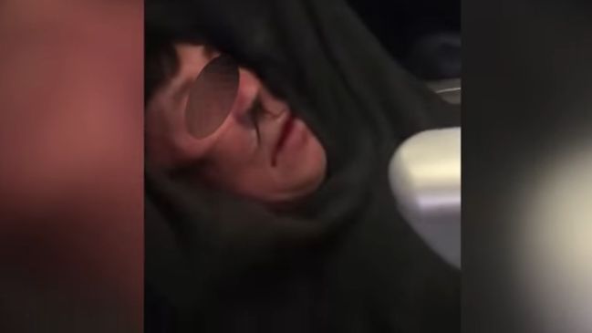 美聯航惡意栽贓？濺血華裔男無前科