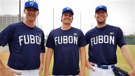 富邦洋投力猛、神盾、羅力。（圖／富邦悍將提供）