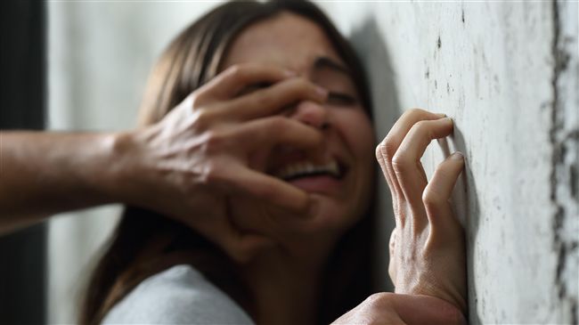要求女學生當裸體模特兒　狼師竟還…