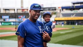 Salvador Perez的小兒子（圖／翻攝自皇家隊推特）