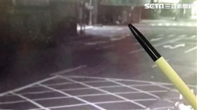 先前犯下性騷擾案的歐陽姓男子，再度騎YouBike尾隨女子進入公寓後強吻得逞，警方將循線通知他到案說明（翻攝畫面）