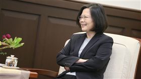 蔡英文接見英國「台英國會小組」共同主席史蒂爾勳爵（Lord Steel of Aikwood）訪問團。（總統府提供）