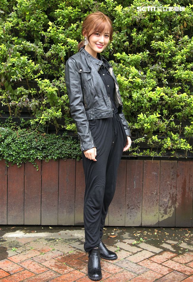 性感女神梁以辰，拍攝意外車禍驚險場景。（記者邱榮吉/攝影）