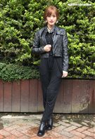 性感女神梁以辰，拍攝意外車禍驚險場景。（記者邱榮吉/攝影）