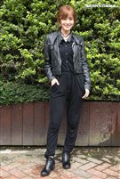 性感女神梁以辰，拍攝意外車禍驚險場景。（記者邱榮吉/攝影）