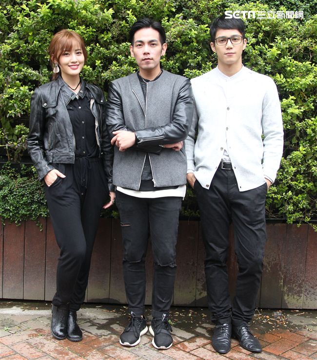 喬殷浩‧喬妹與性感女神梁以辰，拍攝意外車禍驚險場景。（記者邱榮吉/攝影）