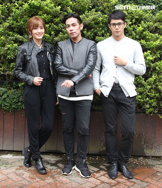 喬殷浩‧喬妹與性感女神梁以辰，拍攝意外車禍驚險場景。（記者邱榮吉/攝影）