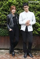 喬殷浩‧喬妹與性感女神梁以辰，拍攝意外車禍驚險場景。（記者邱榮吉/攝影）