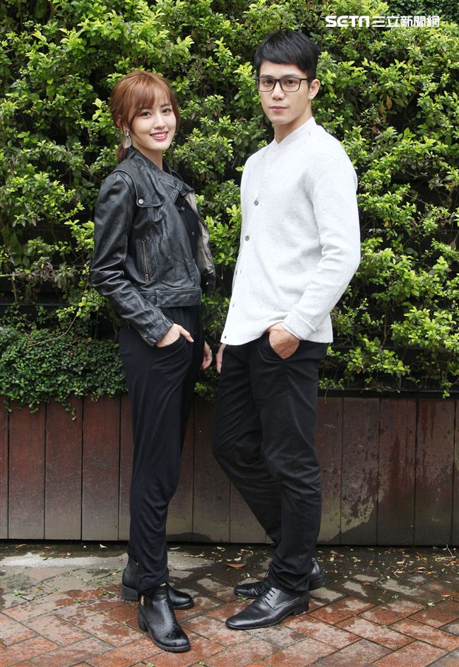 喬殷浩‧喬妹與性感女神梁以辰，拍攝意外車禍驚險場景。（記者邱榮吉/攝影）