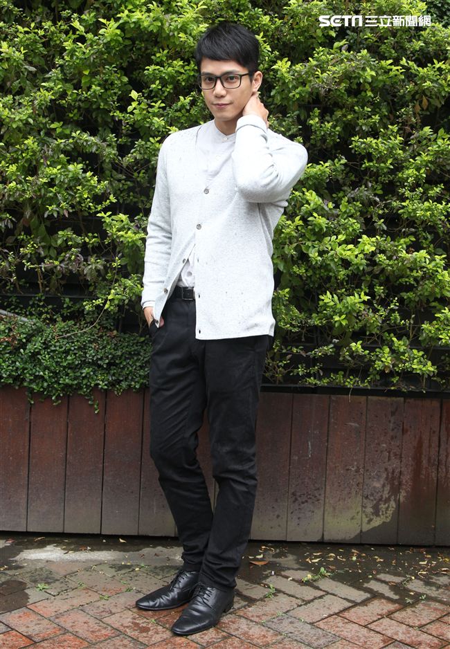 喬殷浩‧喬妹與性感女神梁以辰，拍攝意外車禍驚險場景。（記者邱榮吉/攝影）