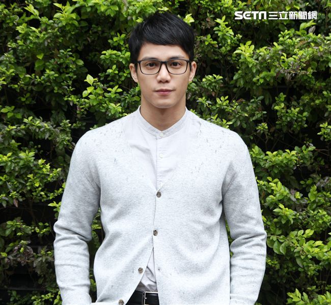 喬殷浩‧喬妹與性感女神梁以辰，拍攝意外車禍驚險場景。（記者邱榮吉/攝影）