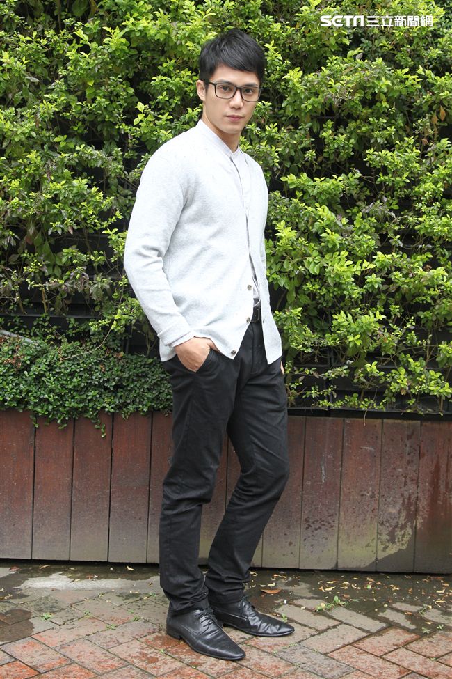 喬殷浩‧喬妹與性感女神梁以辰，拍攝意外車禍驚險場景。（記者邱榮吉/攝影）