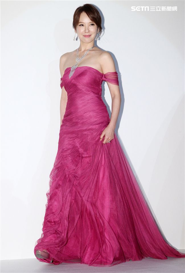 天心婚後幸福美滿代言鑽石。（記者邱榮吉/攝影）