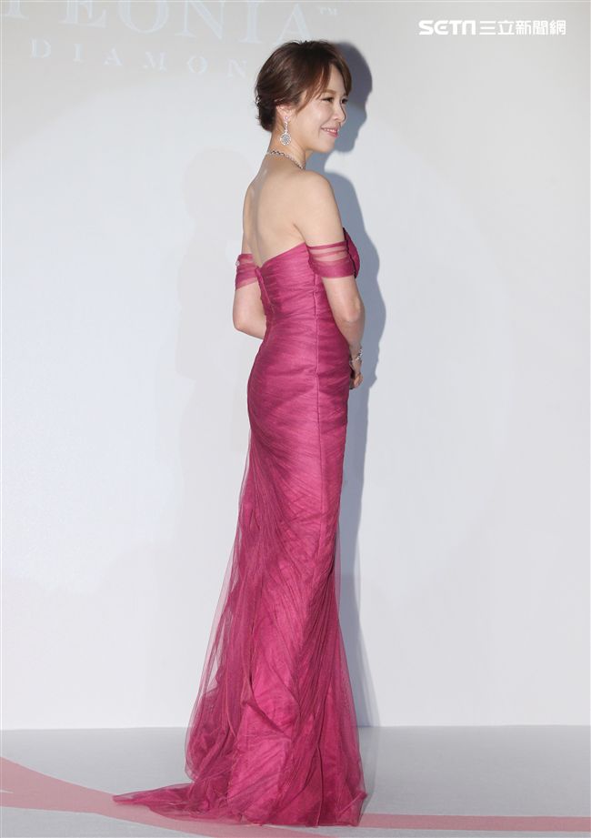 天心婚後幸福美滿代言鑽石。（記者邱榮吉/攝影）