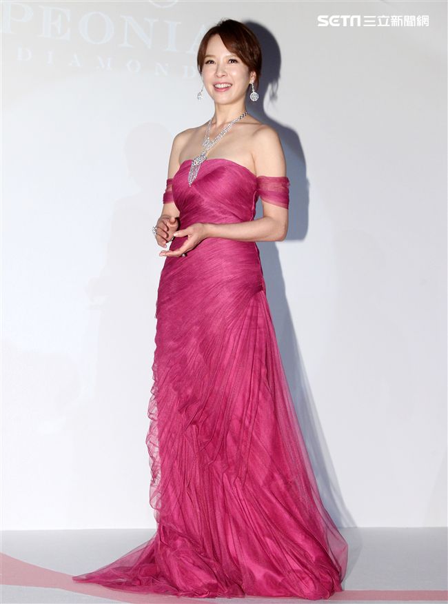 天心婚後幸福美滿代言鑽石。（記者邱榮吉/攝影）