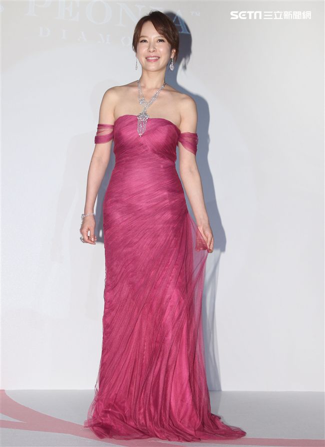 天心婚後幸福美滿代言鑽石。（記者邱榮吉/攝影）