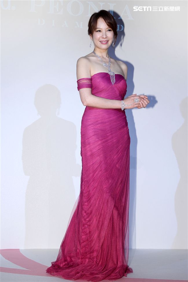 天心婚後幸福美滿代言鑽石。（記者邱榮吉/攝影）