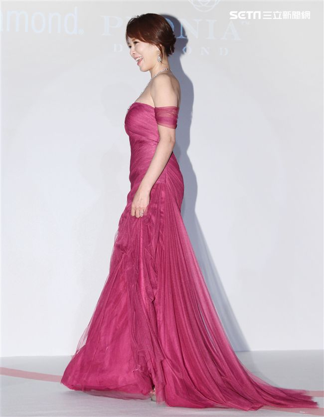 天心婚後幸福美滿代言鑽石。（記者邱榮吉/攝影）