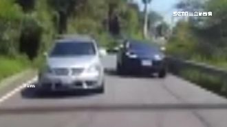 休旅車山路超車　害對向車擦撞裝沒事
