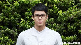 喬殷浩‧喬妹與性感女神梁以辰，拍攝意外車禍驚險場景。（記者邱榮吉/攝影）