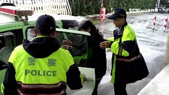 酒駕繳不出罰金　遭通緝男子主動投案