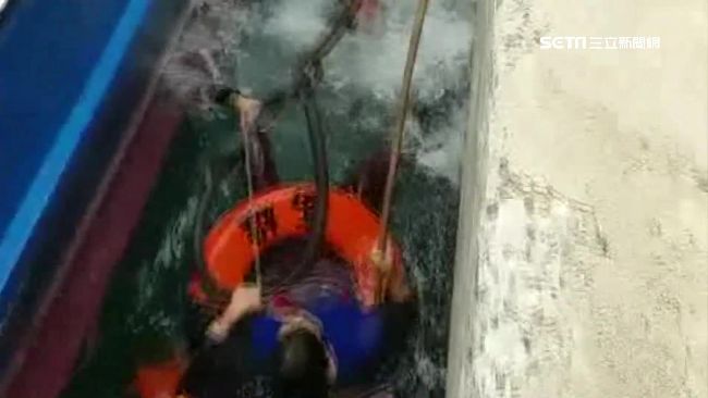 婦人搭船到澎湖七美島　下船失足落海