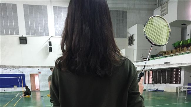 帽T綁腰間像人體器官　網友秒變邪惡