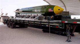 美國,炸彈之母,MOAB,炸藥(http://www.af.mil/News/Features/Display/Article/143321/five-years-later-its-still-known-as-mother-of-all-bombs/)
