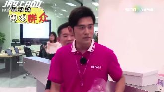 周杰倫扮快遞！唱《告白氣球》獻驚喜