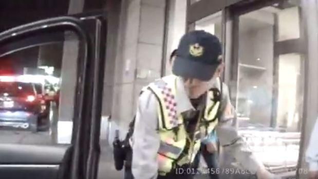 暖！懷孕大出血　警幫開道平安救母子
